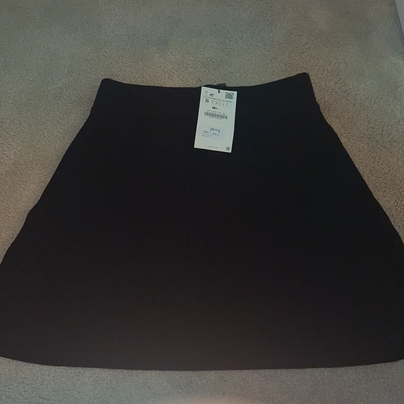 Zara knit mini skirt - Picture 2 of 3
